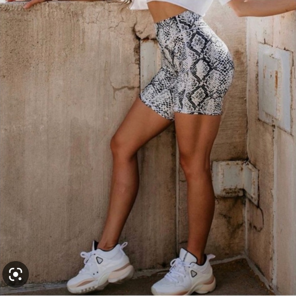 Balance Athletica python rider short